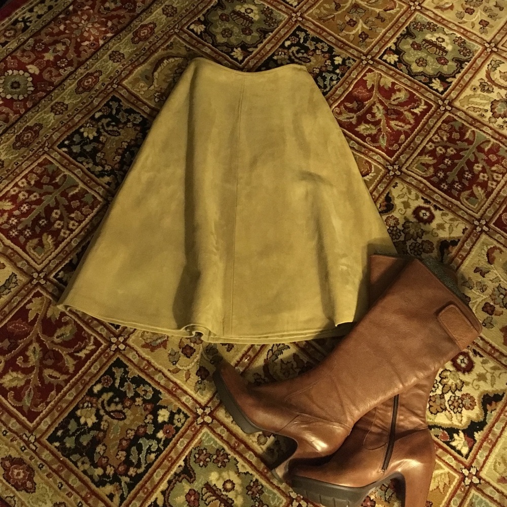 🍁Suede Skirt W/Side Pockets 🍁