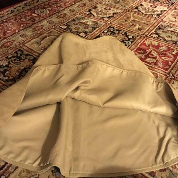 🍁Suede Skirt W/Side Pockets 🍁 - Picture 3 of 4