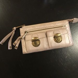 Marc Jacobs hand clutch 👛