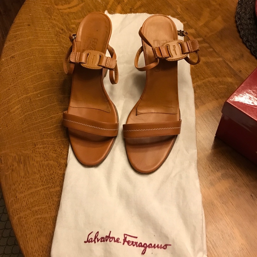 Salvatore ferragamo ankle strap sandels size 9