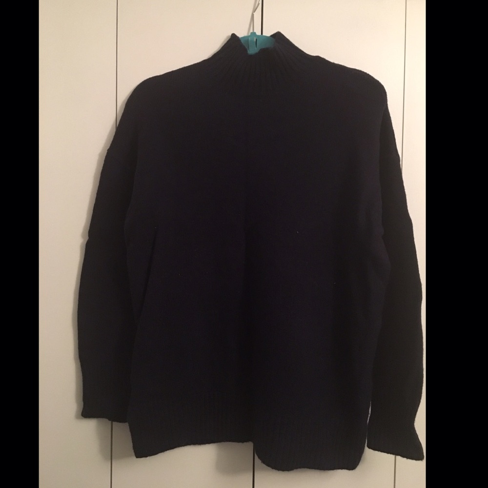 Navy blue Gap turtleneck sweater