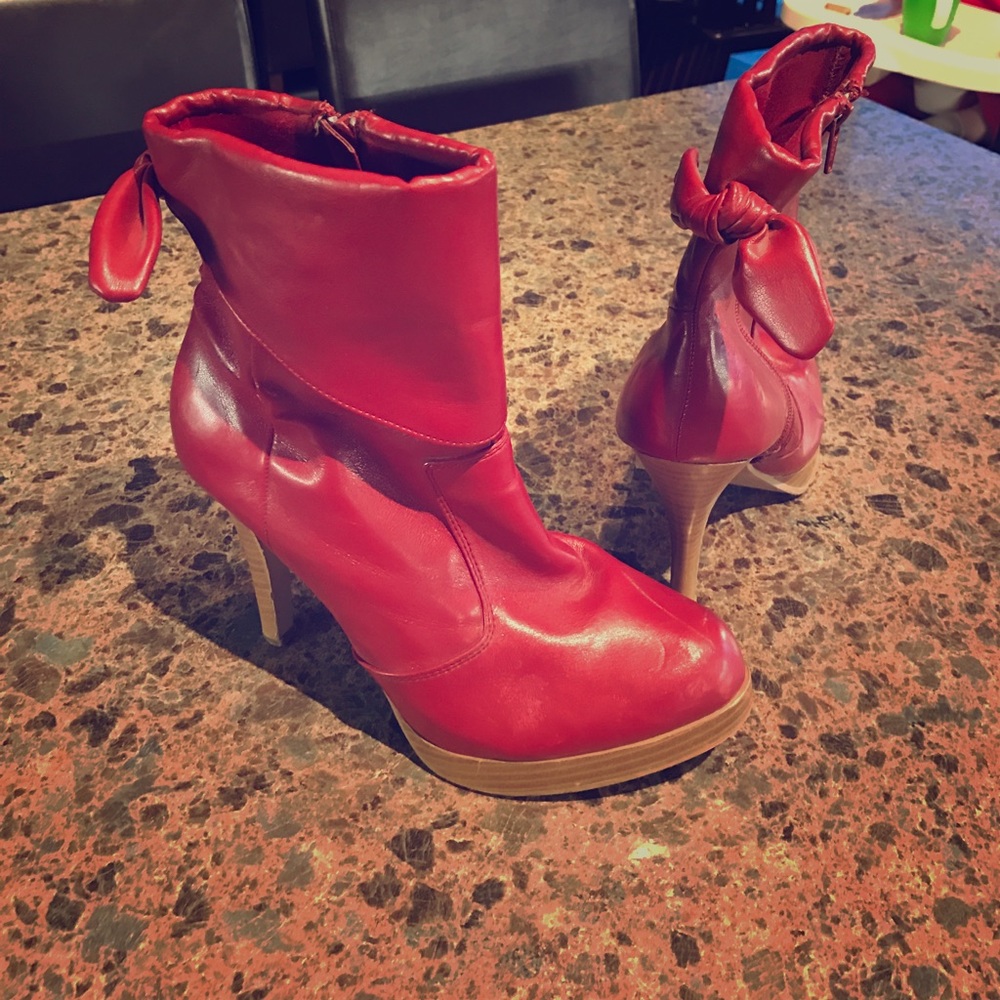 👠 Red booties 👠