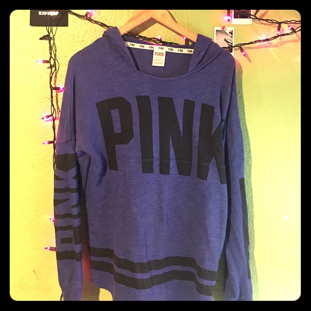 Long lounge / workout shirt .