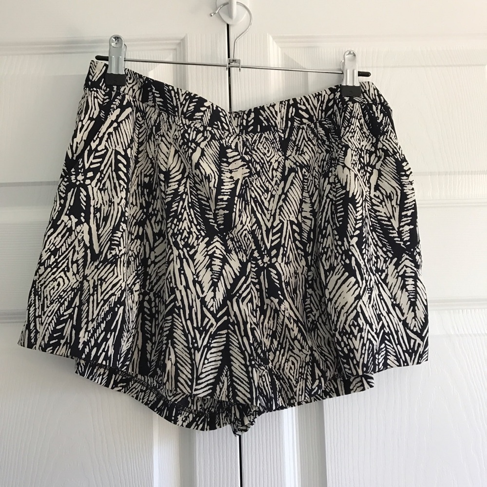 Palm Pattern Shorts