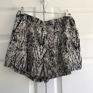 Palm Pattern Shorts