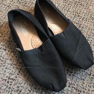 Toms ... never been worn!!!