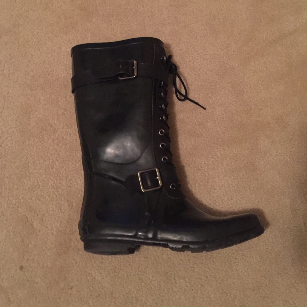 BCBG MaxAzria Rainboots