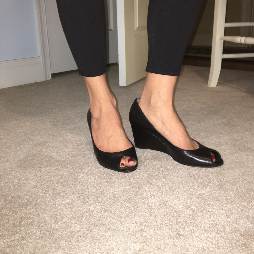 Peep toe leather Nine West wedges