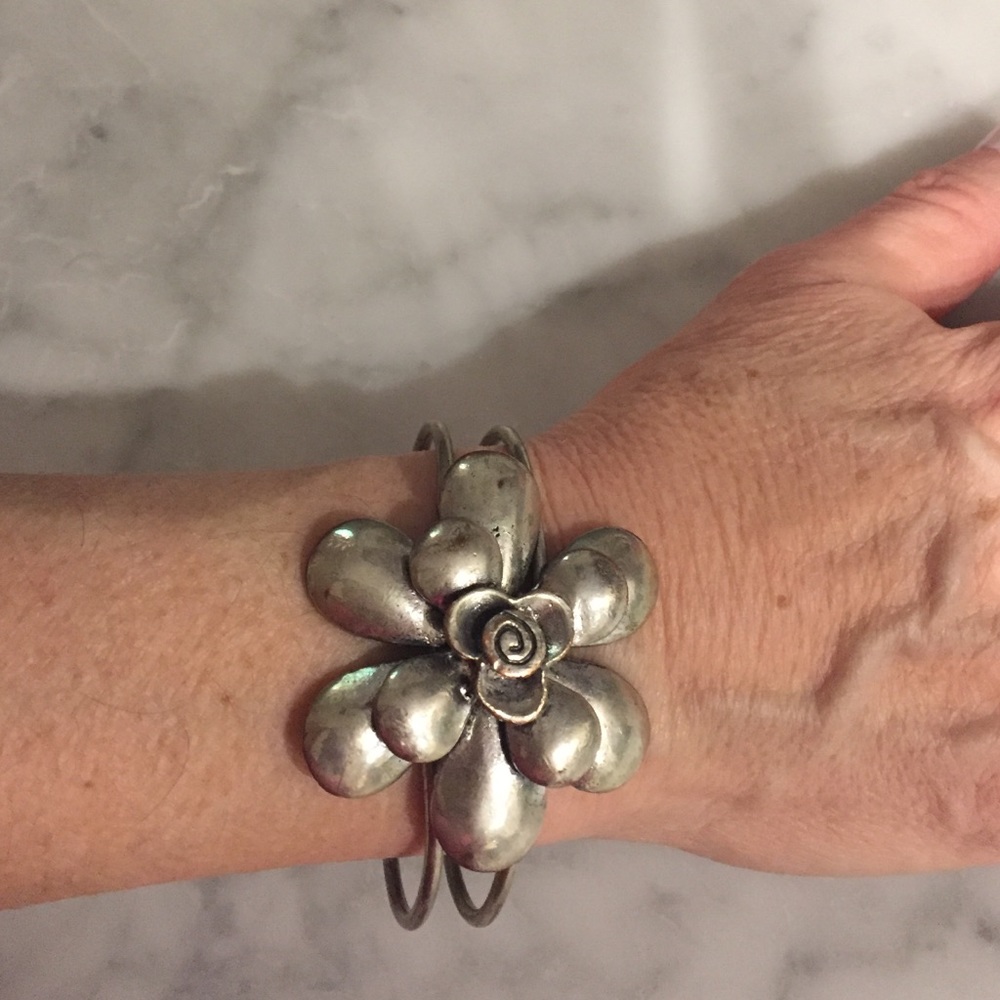 Silver clasp bracelet and necklace set