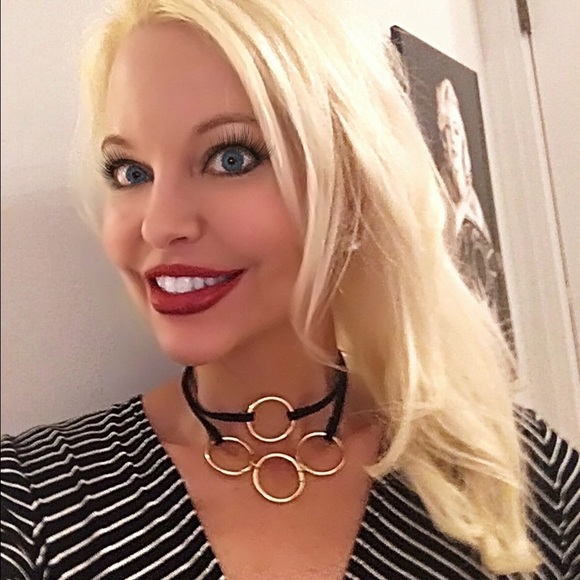 Multi ring choker necklace! - Picture 2 of 2