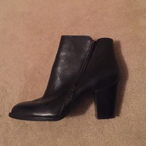 Sofft Black booties with Zipper detail