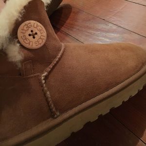 Bailey button short uggs