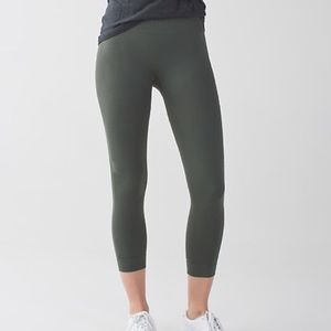 Lululemon Army Green Zone in Crop