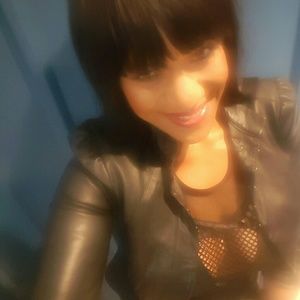 Meet your Posher, Azizi