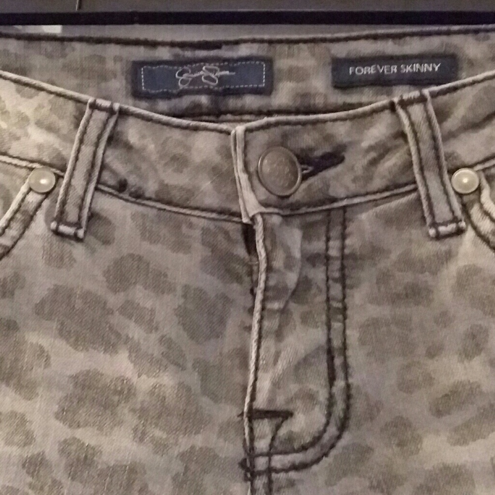 Jessica Simpson Leopard Print skinny jeans Size 25