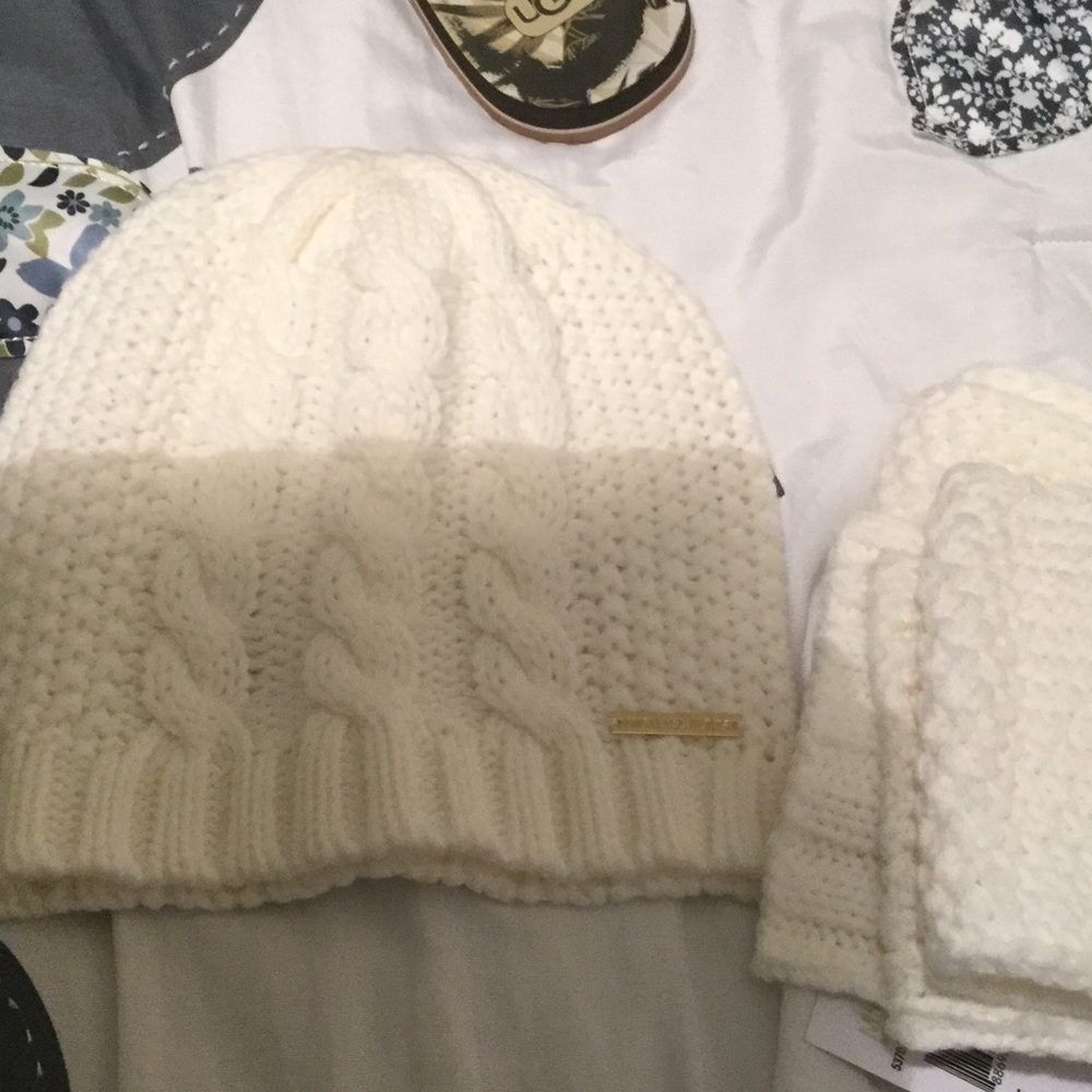 Michael Kors Hat and scarf - Picture 2 of 6
