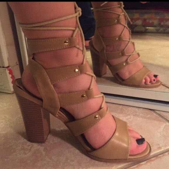 Chunky lace up heels - Picture 3 of 6