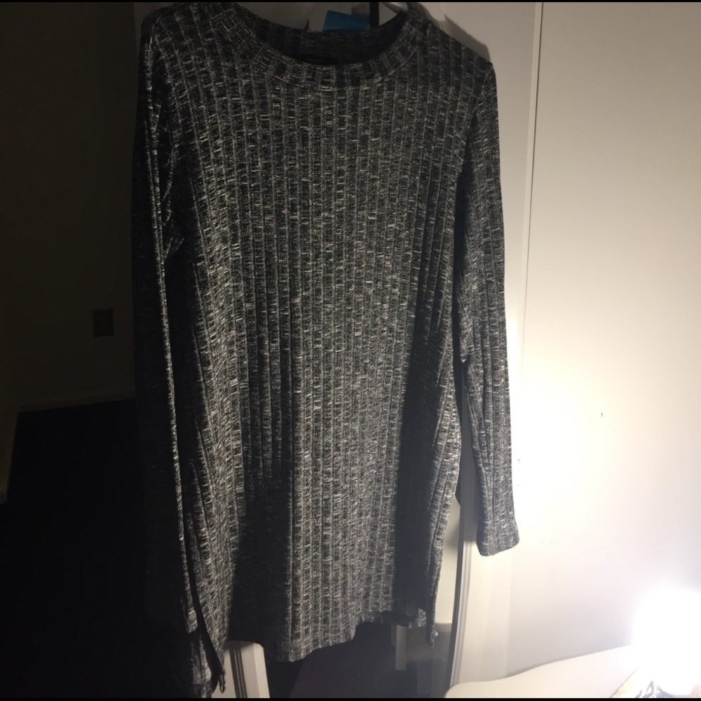 Grey oversized sweater with side slots