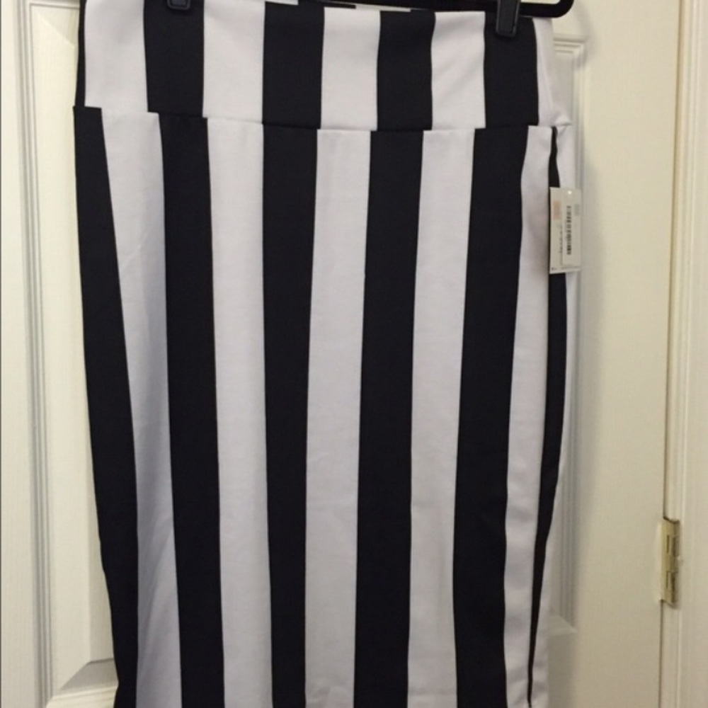 BNWT LuLaRoe Cassie skirt size XL black white