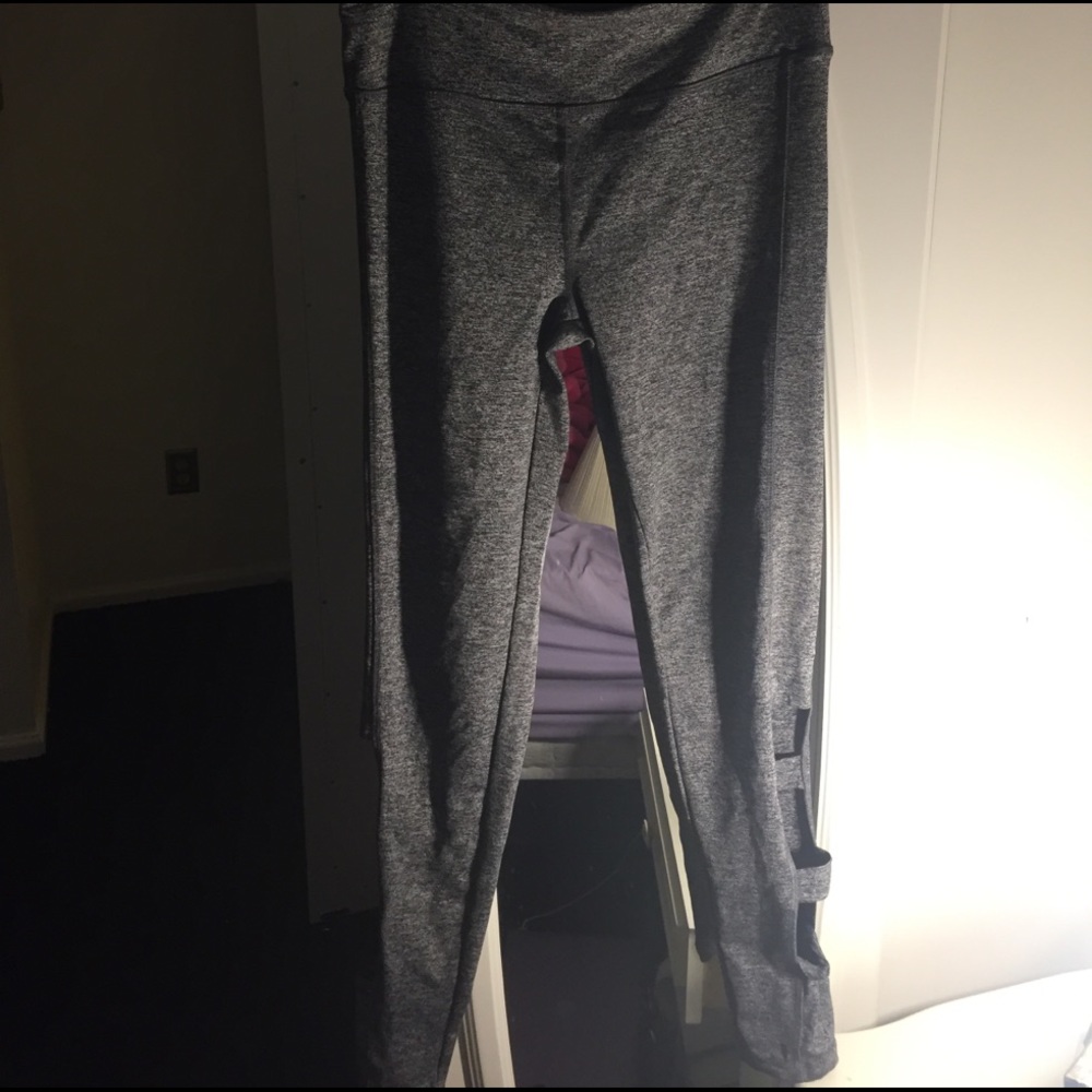 Yoga pants with slits on ankle area