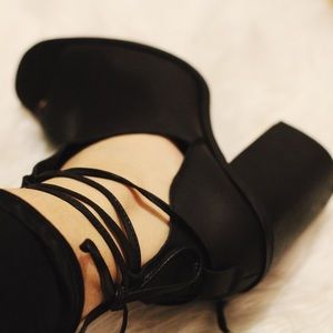 UNIF STRAPPY HEELS