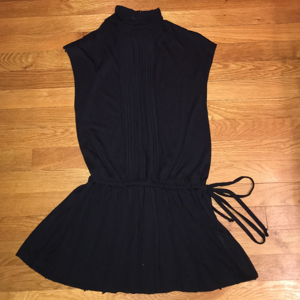 Sleeveless Black Tunic