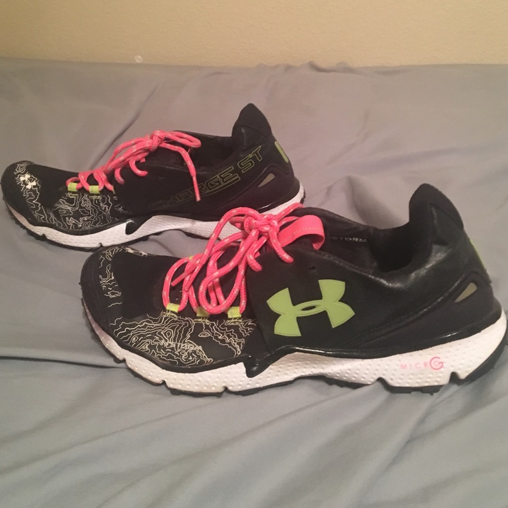 never worn under armour running shoes