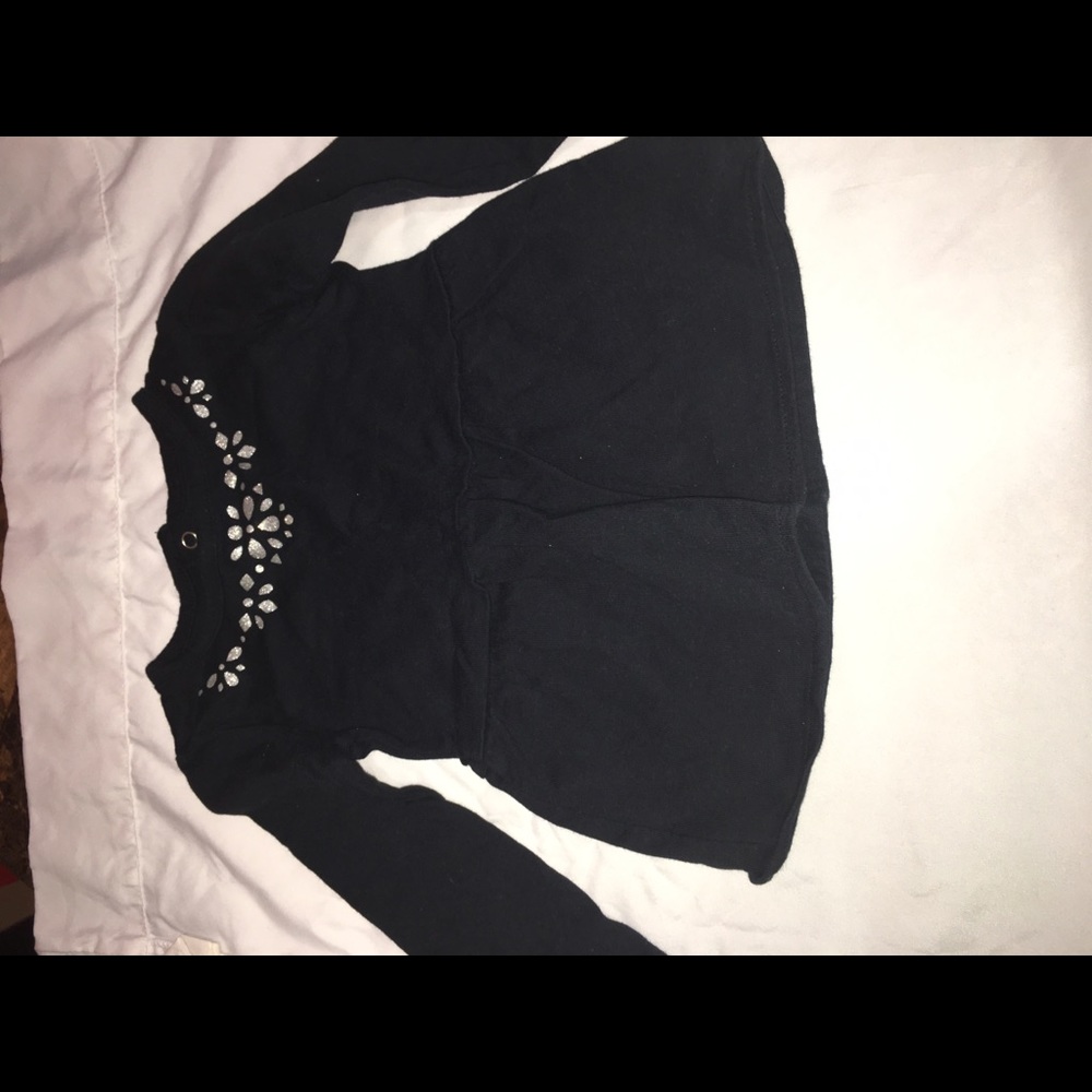 2 long-sleeves sweaters infant size12-18 And 18-24