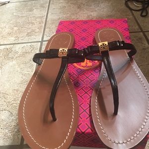 never worn Tory Burch  black leighanne thong 9.5