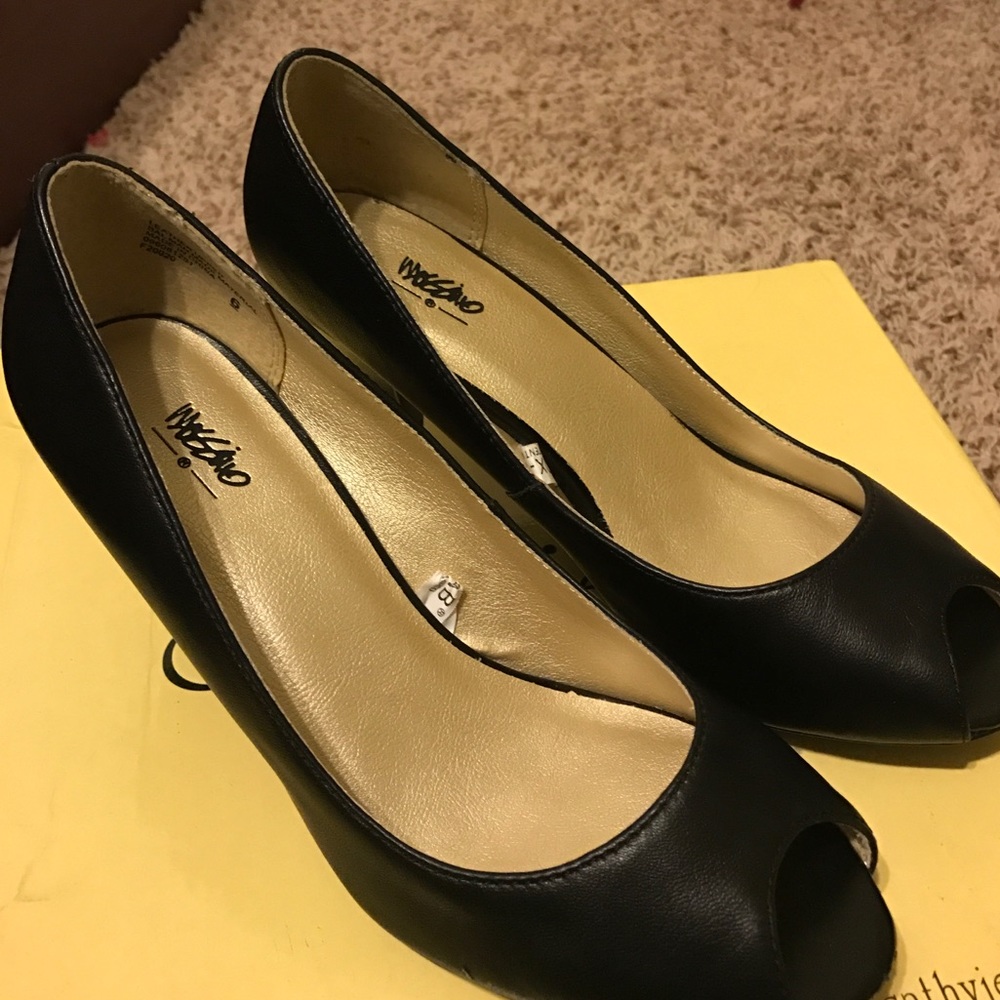 Mossimo size 6 low heels
