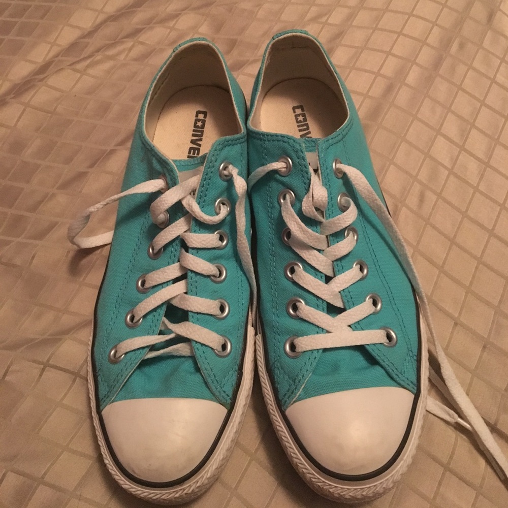 🔴 SOLD 🔴 Turquoise Converse
