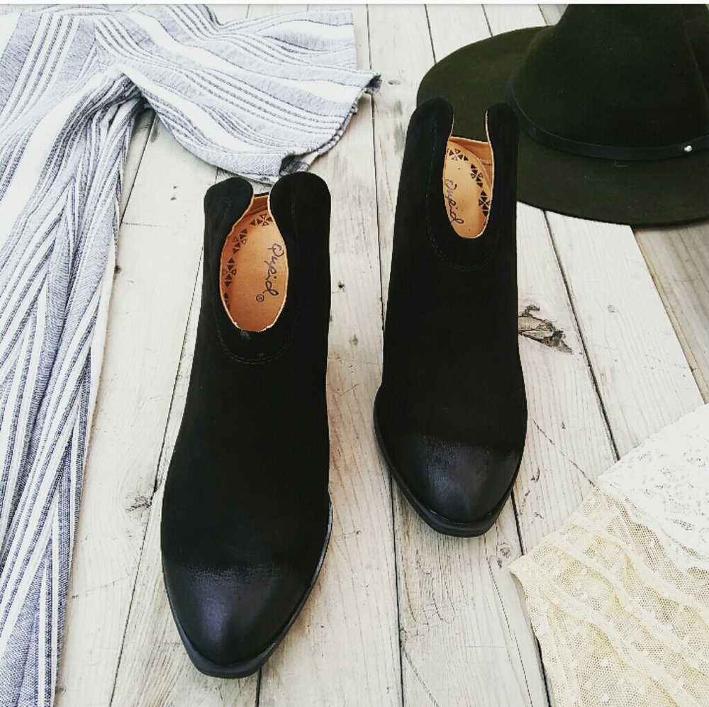//The Coachella Collection// Black Mule booties - Picture 5 of 6