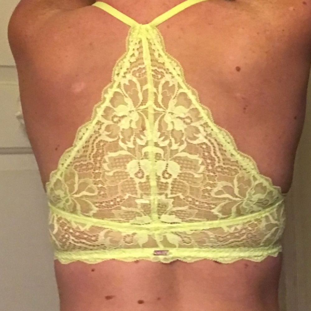 Victoria's Secret "pink" sexy cross back bra!