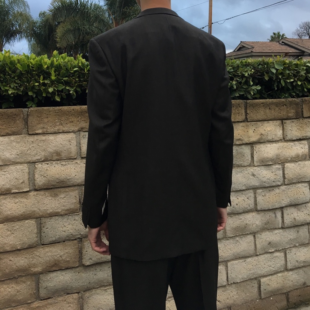 Suits - Picture 2 of 6
