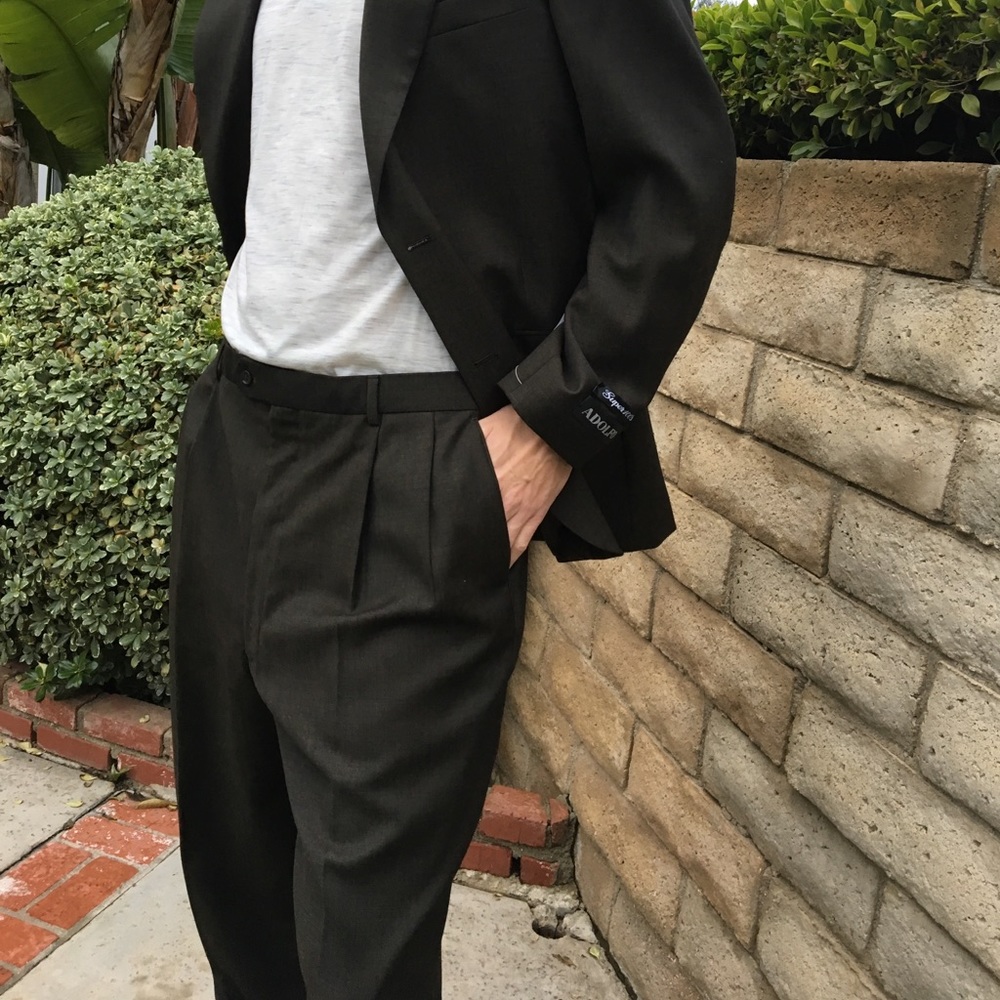 Suits - Picture 4 of 6