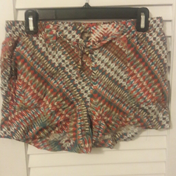 Loose fitted shorts - Picture 1 of 2