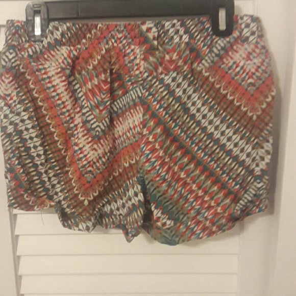 Loose fitted shorts - Picture 2 of 2