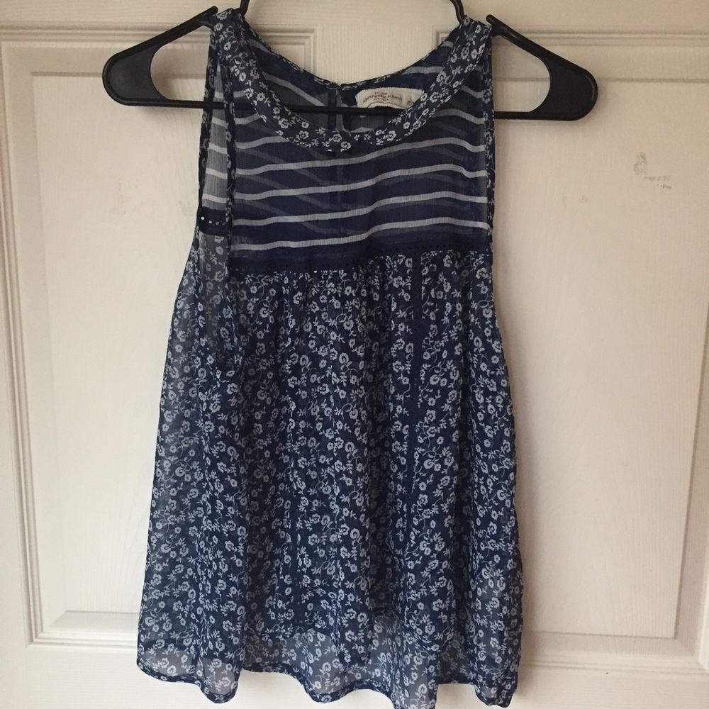 ❌ SOLD ❌A&FSleeveless Floral Shirt