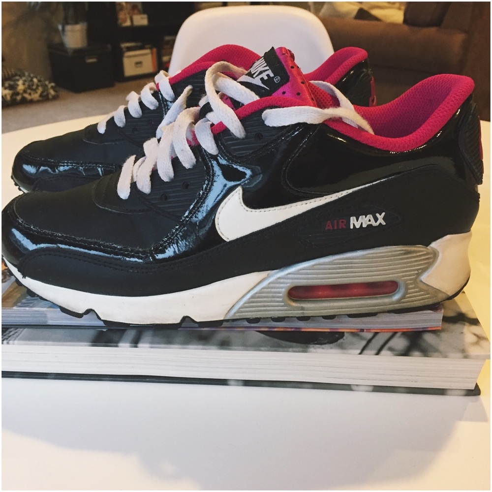 Nike Air Max' Black with Hot Pink Detail