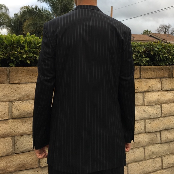 Suits - Picture 2 of 3