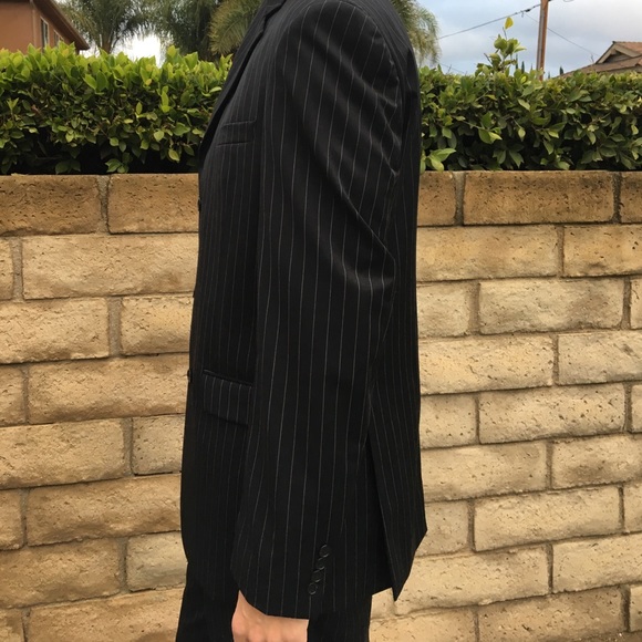 Suits - Picture 3 of 3