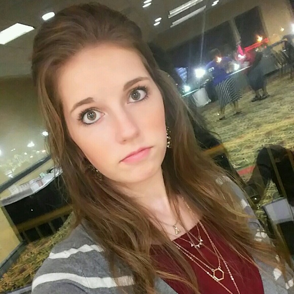 Meet your Posher, Christiana - Picture 2 of 5