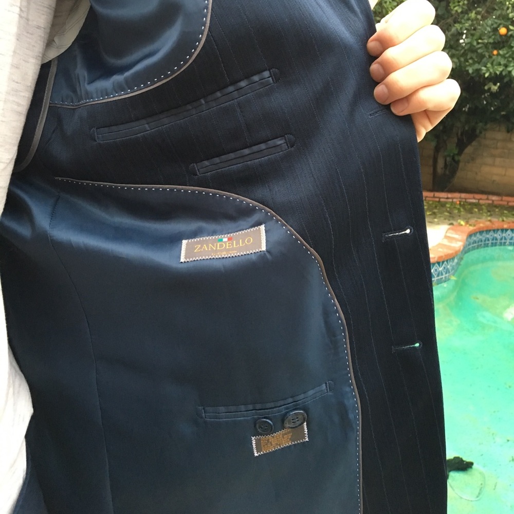 Suits - Picture 6 of 7