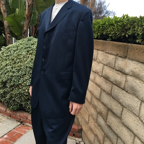 Suits - Picture 3 of 7