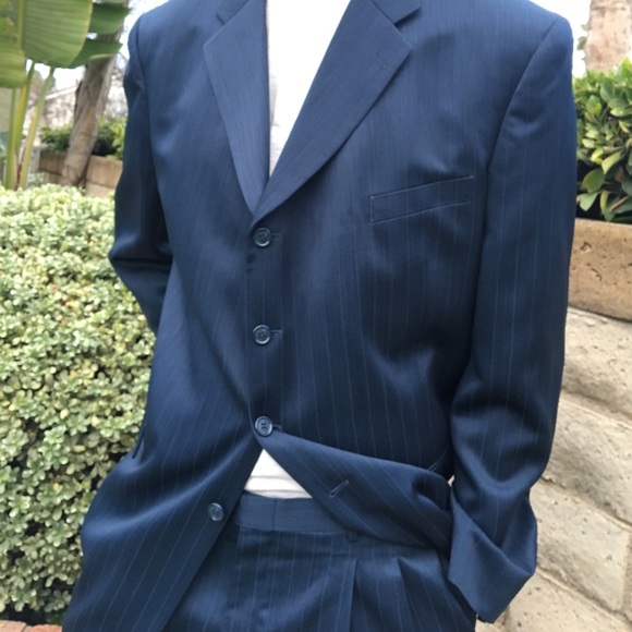 Suits - Picture 5 of 7