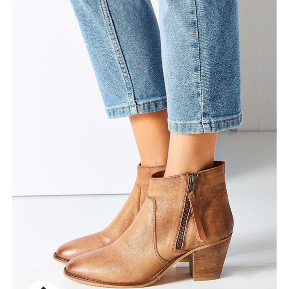 Faye Leather Boot - NEW IN BOX - Picture 2 of 3