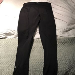 black crop lulu leggings