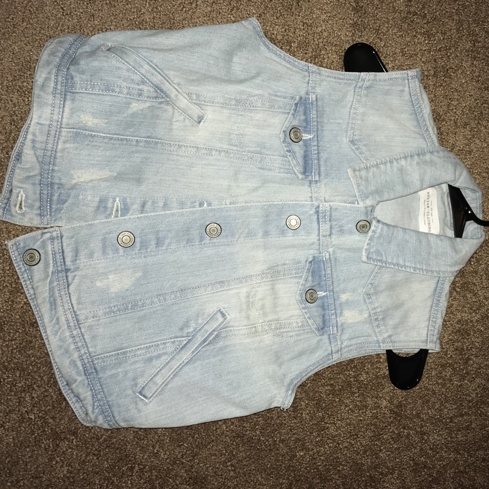 Nectar Cropped Light Wash Denim Jacket