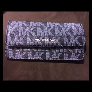 Adorable wallet with lots more love n life to go🌺