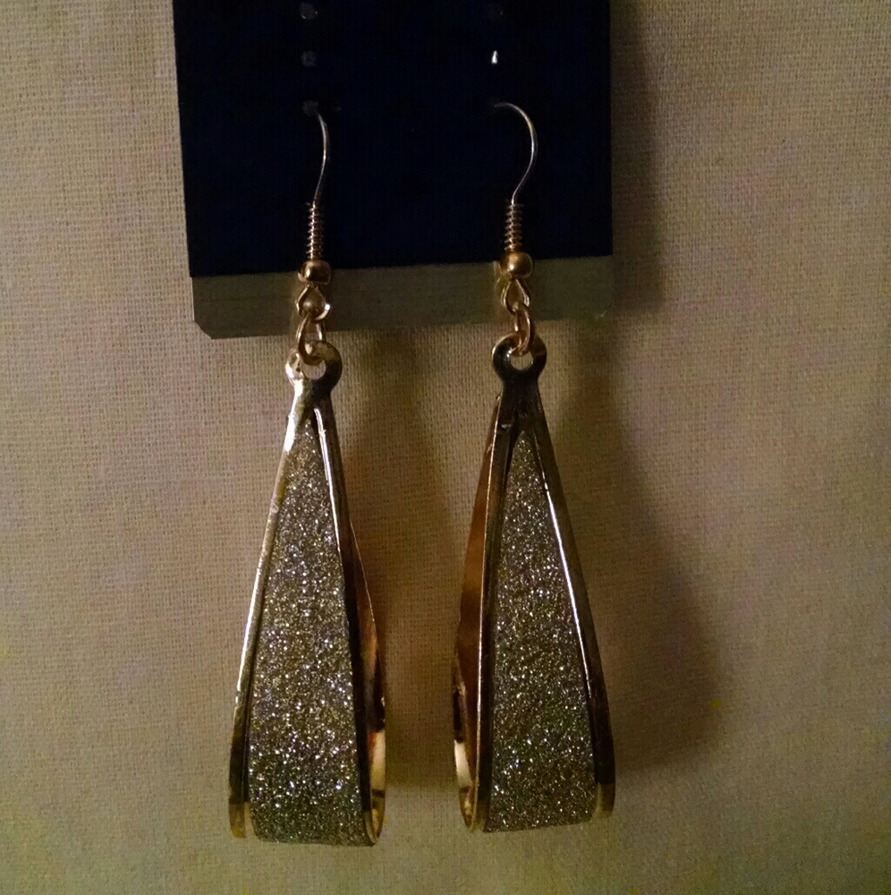Beautiful gold tone silvertone dangle earrings